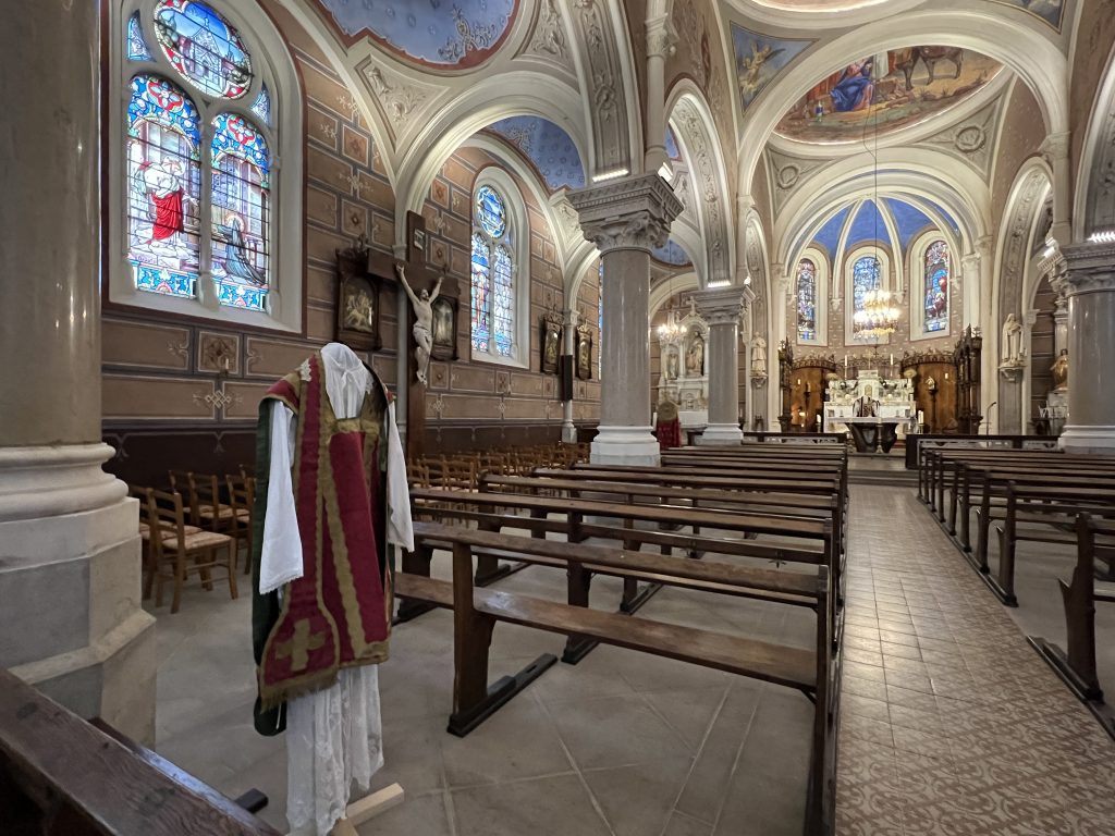 La rénovation de l'église de La Bâtie-Divisin a été récompensée par l'obtention du ruban du Patrimoine